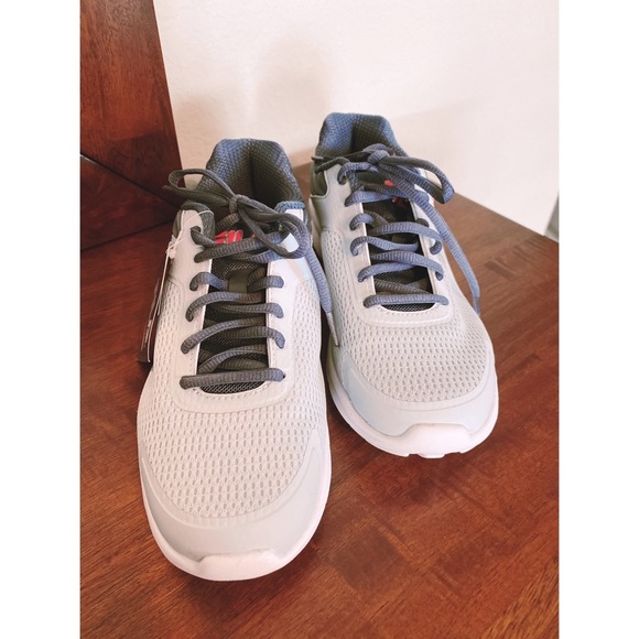 Woman’s Fila Coolmax Memory Foam size 8 Sneakers - Picture 3 of 12